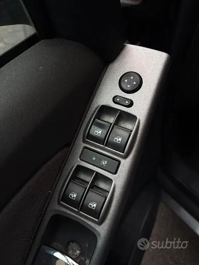 Usata Lancia Musa Gold 95 CV (69 kW) 2013 Grigio Monovolume