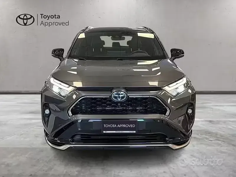 Usata Toyota RAV4 Hybrid Style 306 CV (225 kW) 2022 Grigio SUV