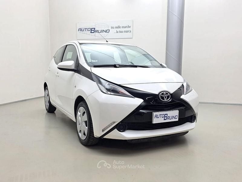Usata Toyota Aygo X-play 69 CV (50 kW) 2015 Bianco Utilitaria
