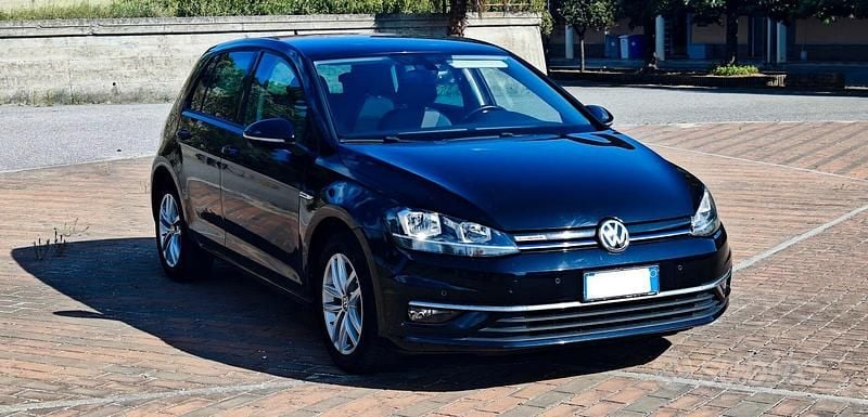 Begagnad VW Golf VII Executive 110 HK (80 kW) 2017 Svart Sedan