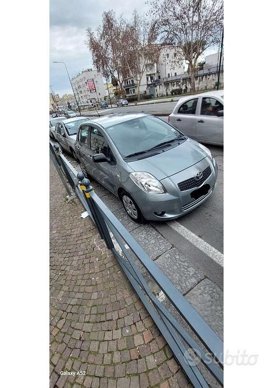 Usata Toyota Yaris 75 CV (55 kW) 2007 Grigio Berlina