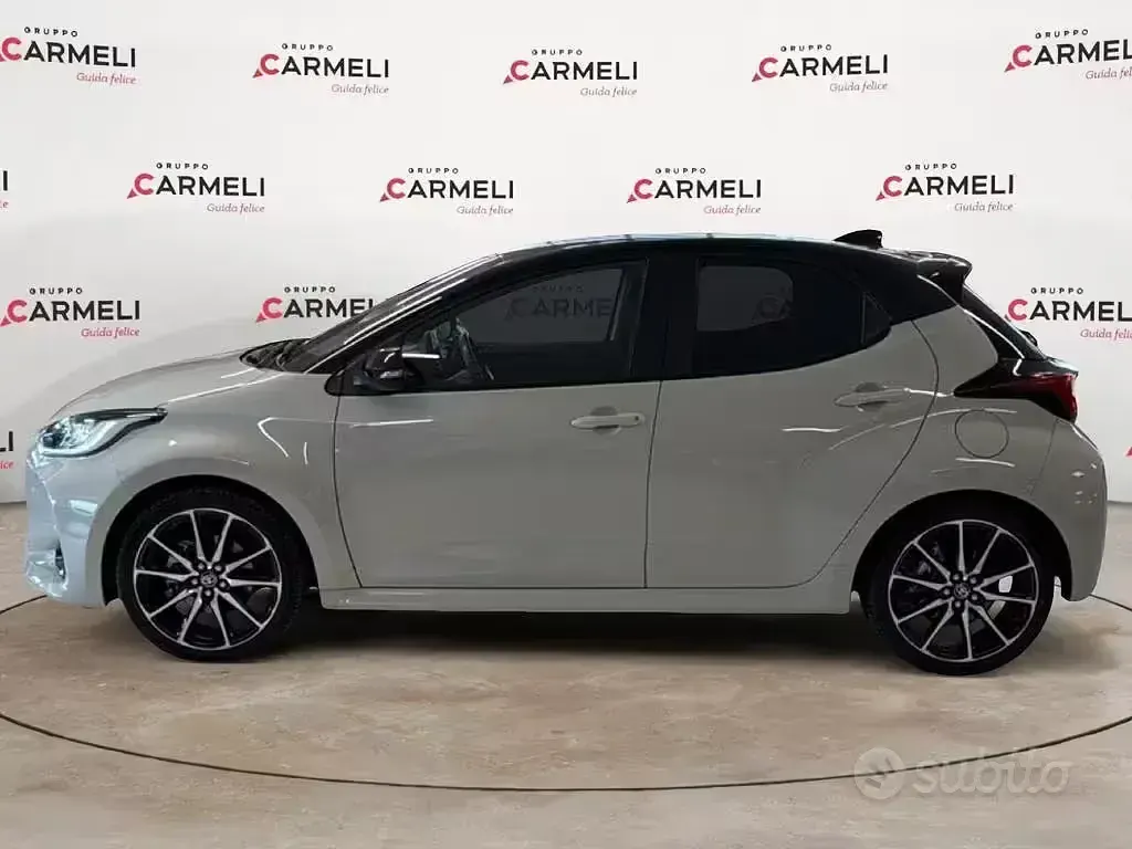 Usata Toyota Yaris Hybrid Sport 92 CV (67 kW) 2023 Grigio Berlina