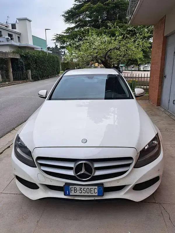 Usado Mercedes C200 Executive 136 CV (100 kW) 2015 Blanco Familiar