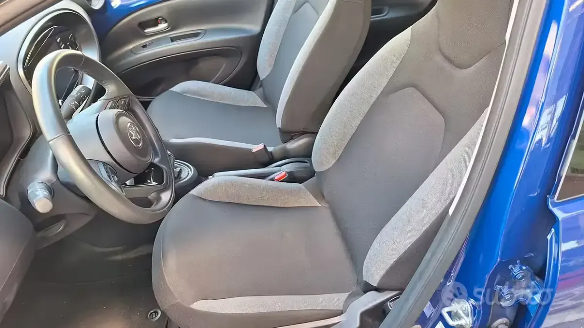 Usata Toyota Aygo X Trend 72 CV (52 kW) 2023 Blu SUV