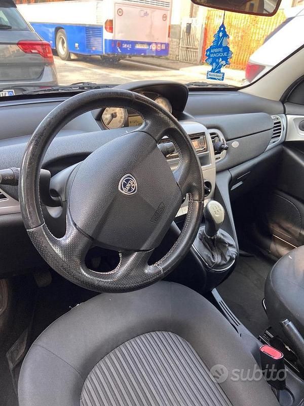 Usata Lancia Ypsilon 75 CV (55 kW) 2011 Bianco Utilitaria