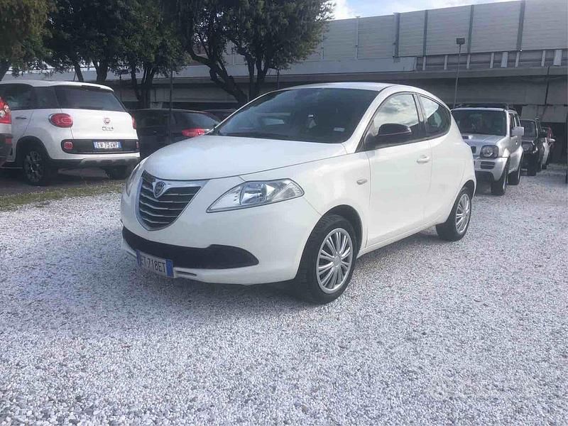 Usata Lancia Ypsilon 69 CV (50 kW) 2013 Bianco Utilitaria