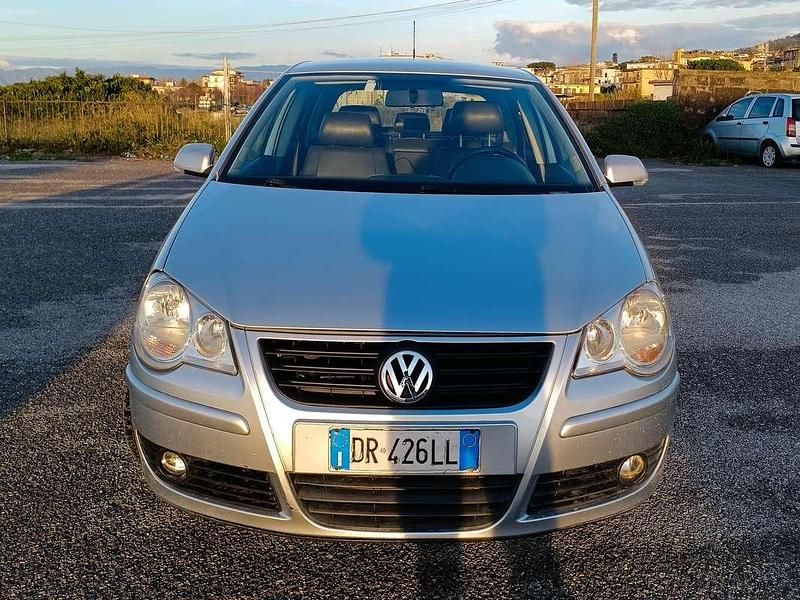 Usata VW Polo Comfortline 69 CV (50 kW) 2008 Argento Utilitaria