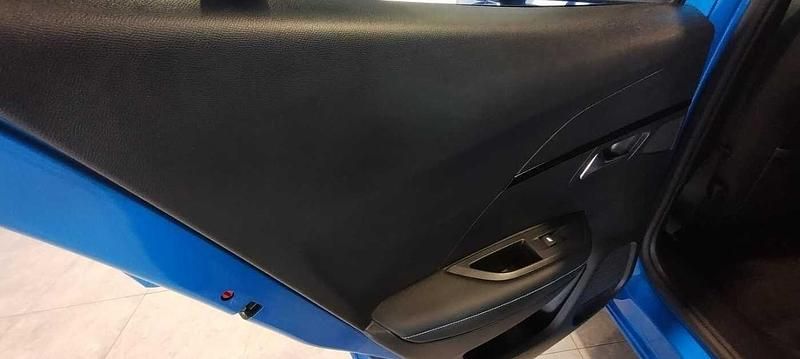 Usata Peugeot e-2008 Allure 100 kW (136 CV) 2021 Blu SUV