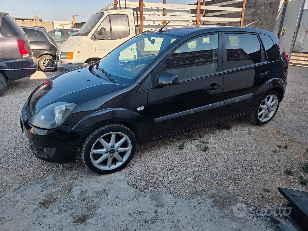 Usata Ford Fiesta 68 CV (50 kW) 2007 Utilitaria