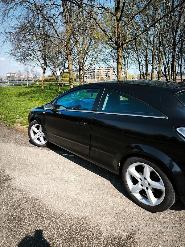 Usata Opel Astra GTC 120 CV (88 kW) 2006 Nero