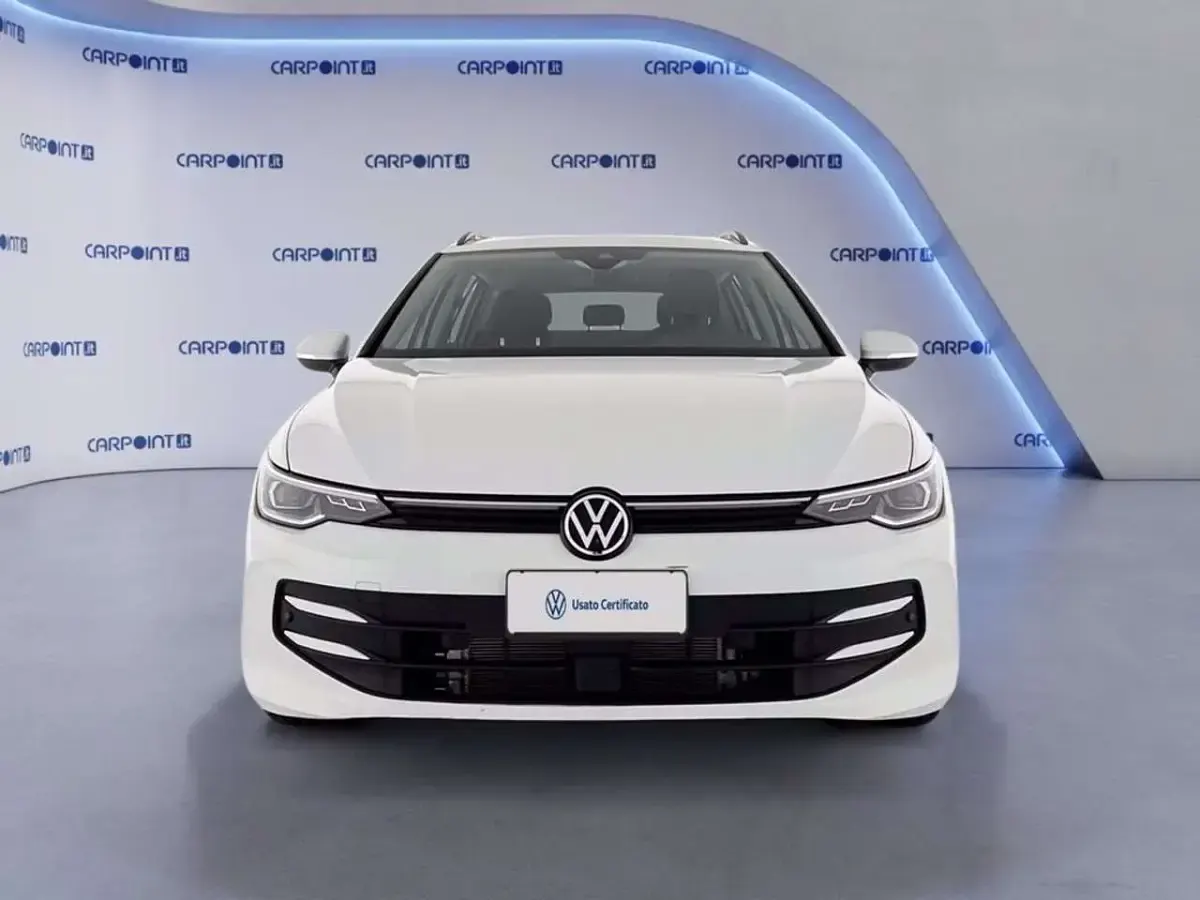 Usata VW Golf VIII Life 116 CV (85 kW) 2024 Pure white Station wagon