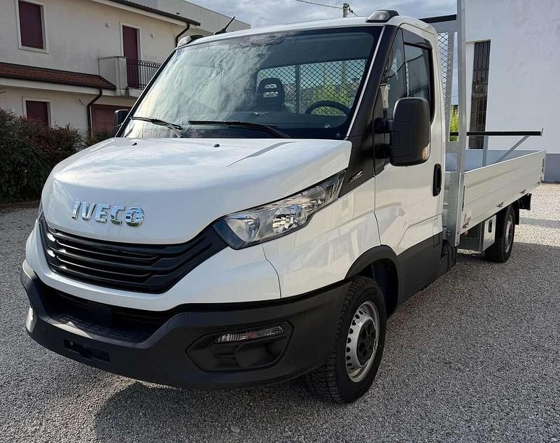 Nuova Iveco Daily 136 CV (100 kW) 2025 Bianco Furgone