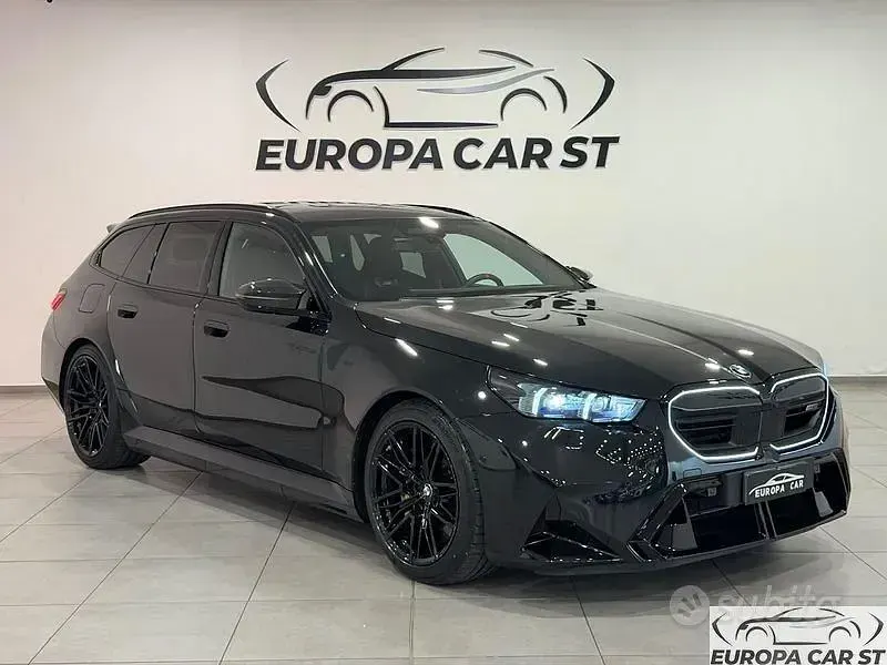 Usata BMW M5 Efficient Dynamics 727 CV (534 kW) 2025 Nero Station wagon