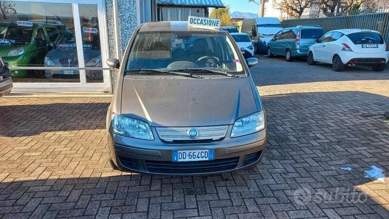 Usata Fiat Idea Dynamic 95 CV (69 kW) 2006 Oro Monovolume