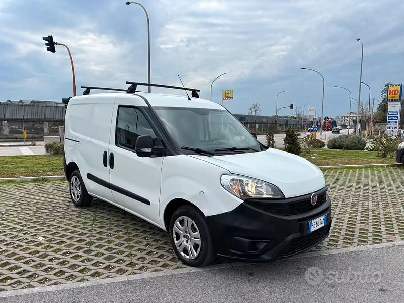 Usata Fiat Doblò 90 CV (66 kW) 2016 Bianco Monovolume