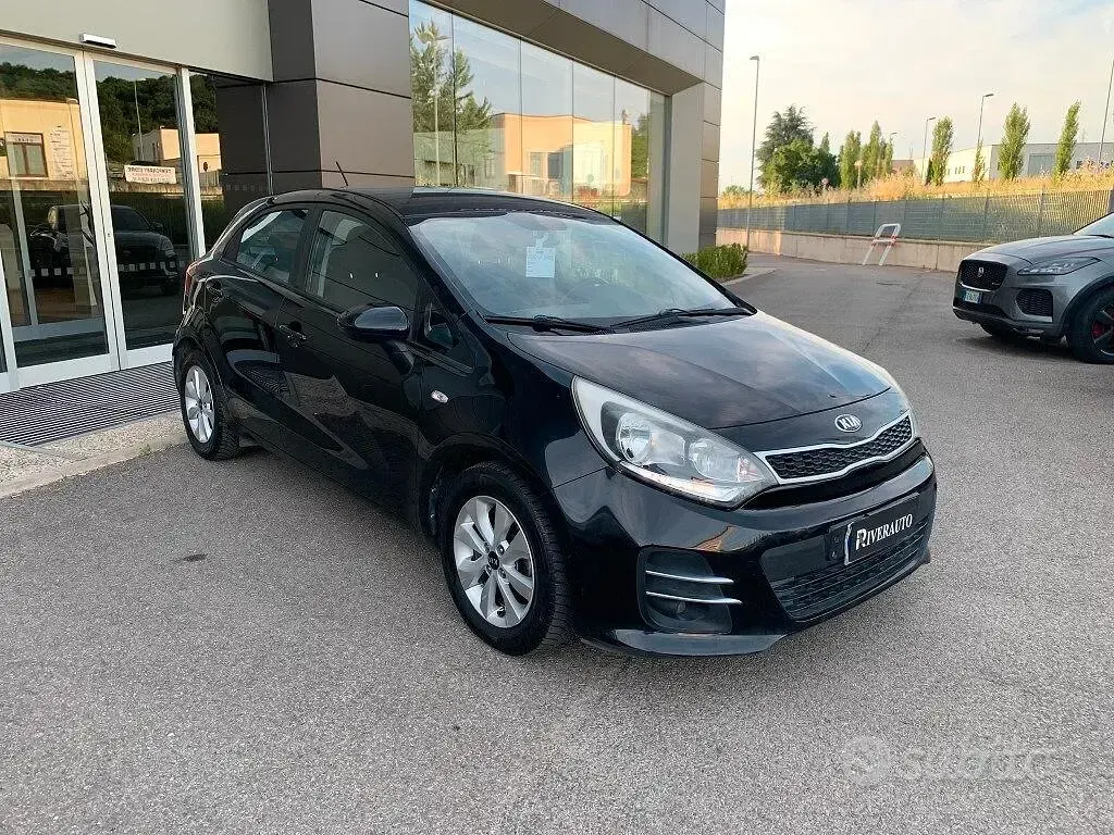 Usata Kia Rio Active 75 CV (55 kW) 2015 Nero Berlina