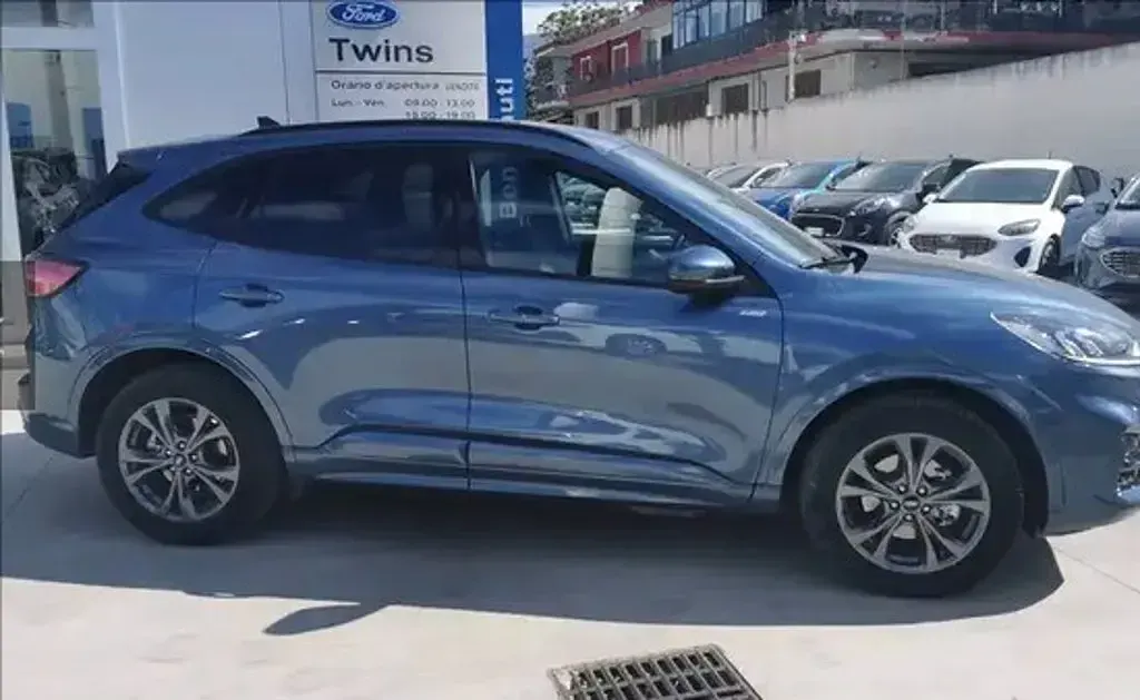 Usata Ford Kuga ST-Line 225 CV (165 kW) 2023 Blue metallic (metalliclackierung) SUV