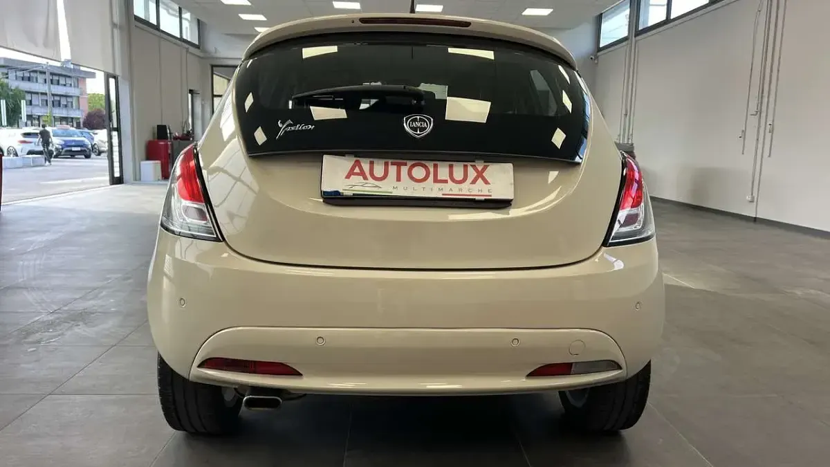 Usata Lancia Ypsilon Silver 95 CV (69 kW) 2016 Beige Utilitaria