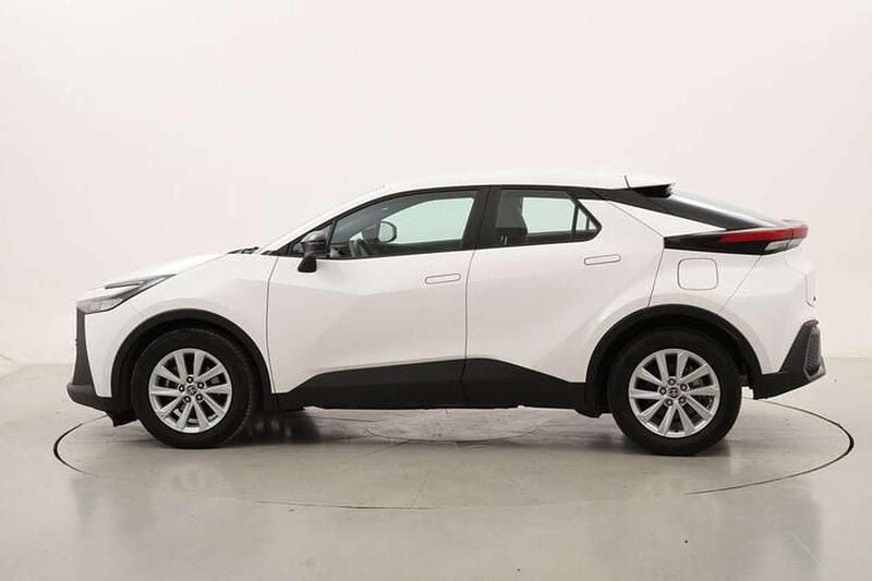 Usata Toyota C-HR Active 140 CV (102 kW) 2024 Bianco SUV