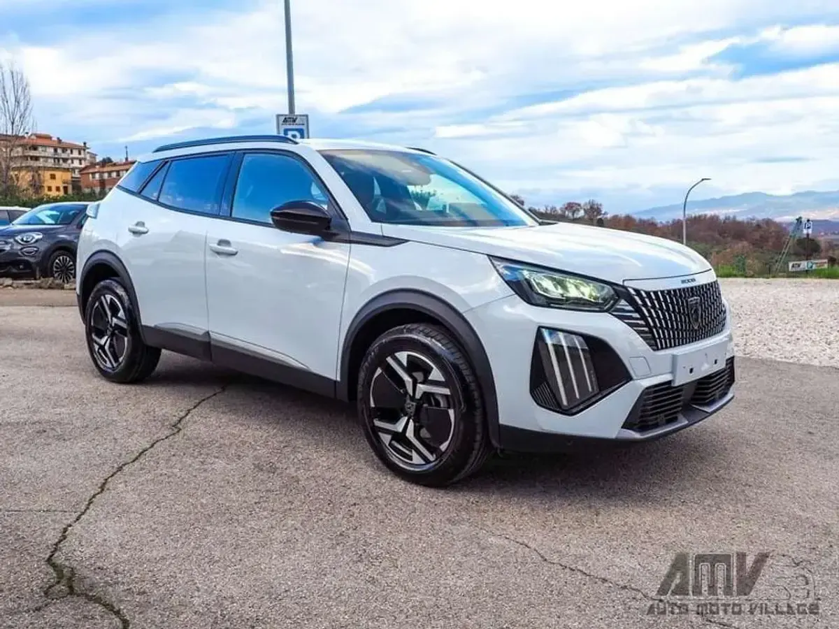 Usata Peugeot 2008 Allure 102 CV (75 kW) 2025 Bianco SUV