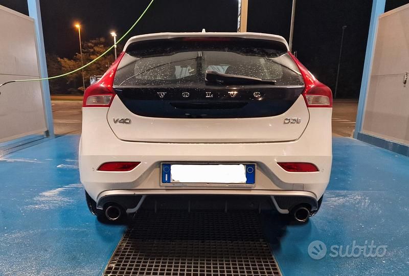 Usata Volvo V40 R-Design 150 CV (110 kW) 2017 Bianco Utilitaria