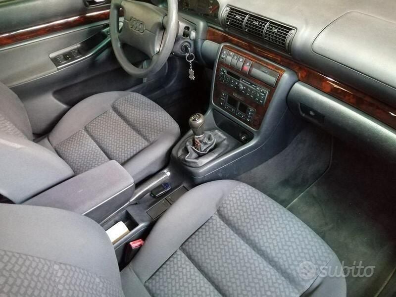 Usata Audi A4 110 CV (80 kW) 1997 Grigio Station wagon