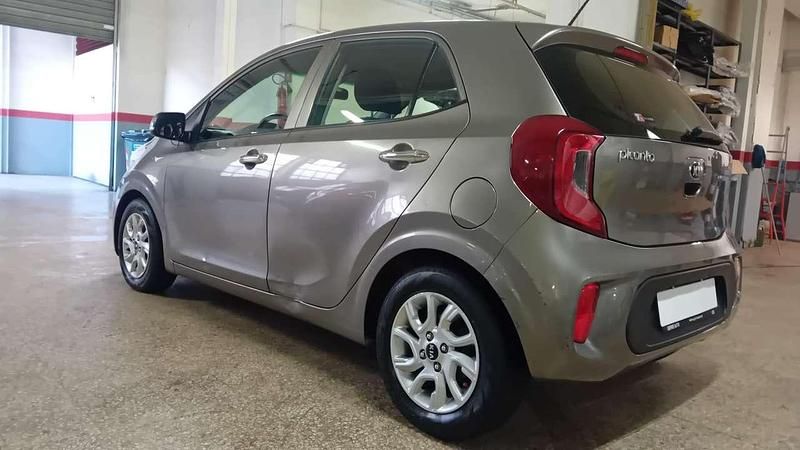 Usata Kia Picanto 65 CV (47 kW) 2018 Astro gray Utilitaria