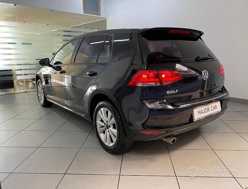 Nero Usata 2014 VW Golf VII Utilitaria | 7500 € (Buon prezzo) - Immagine 1/4