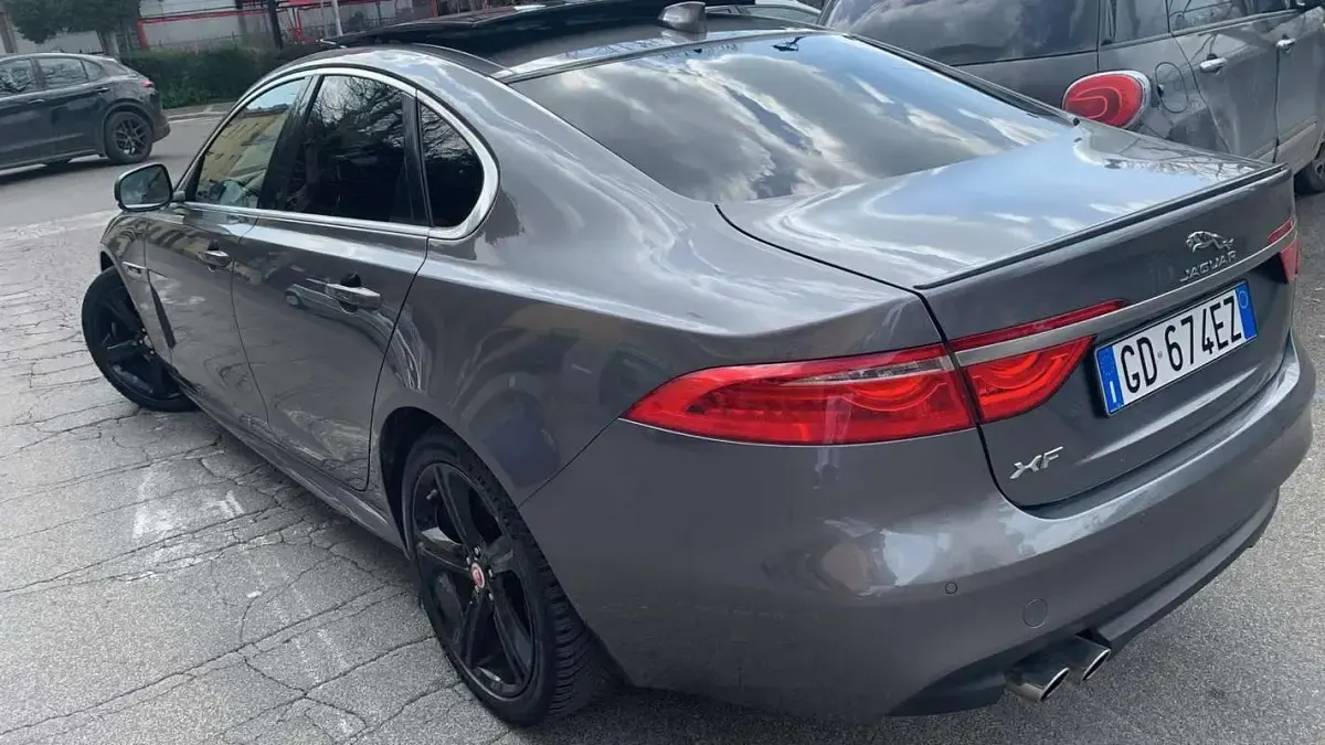 Usata Jaguar XF R-Sport 179 CV (131 kW) 2017 Berlina