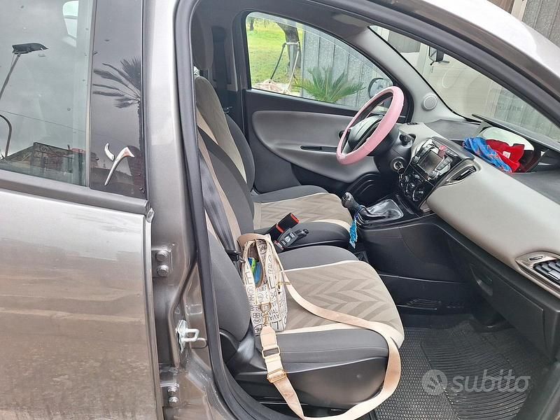 Usata Lancia Ypsilon 2017 Grigio Utilitaria