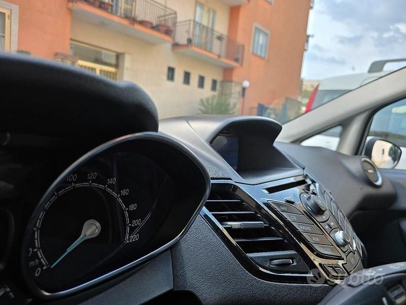 Usata Ford Fiesta Business Edition 97 CV (71 kW) 2014 Nero Berlina