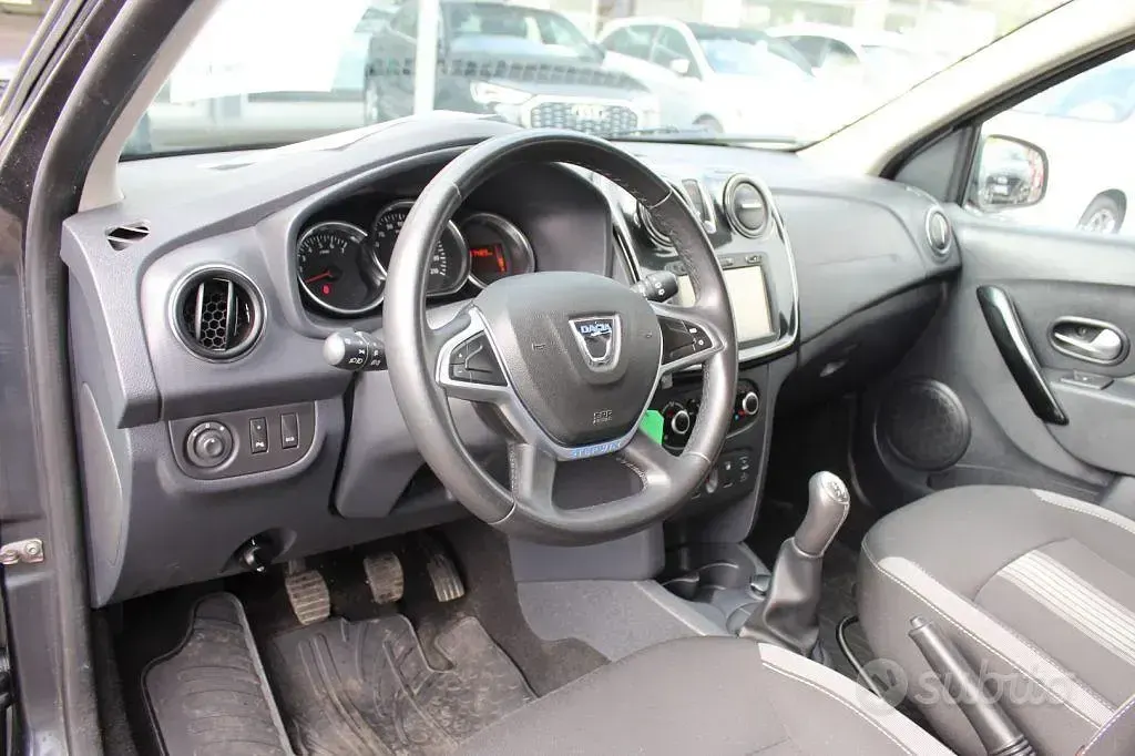 Usata Dacia Sandero Stepway 90 CV (66 kW) 2018 Grigio Berlina