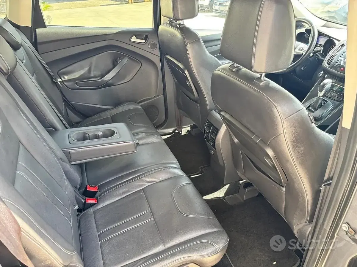 Usata Ford Kuga 140 CV (102 kW) 2013 Grigio SUV