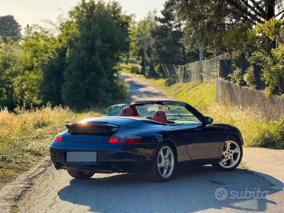Usata Porsche 911 Carrera Cabriolet 320 CV (235 kW) 2001 Bluazzurro Cabrio