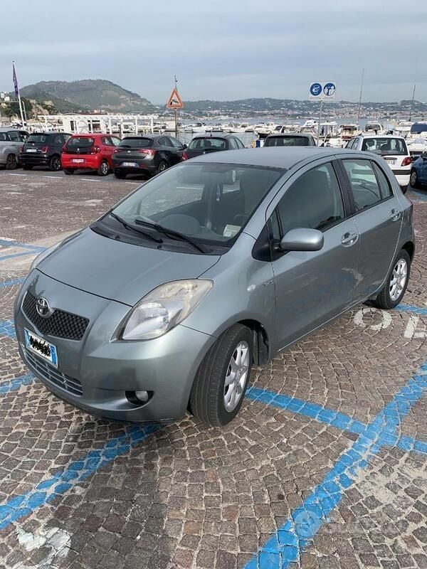 Usata Toyota Yaris 90 CV (66 kW) 2008 Grigio Utilitaria