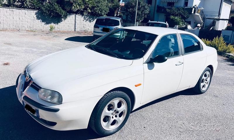 Bianco Usata 2001 Alfa Romeo 156 Tre volumi | 3900 € (Cara) - Immagine 1/4