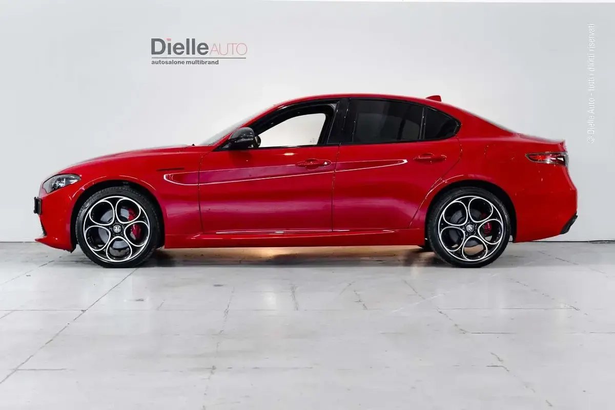 Usata Alfa Romeo Giulia Competizione 280 CV (205 kW) 2023 Rosso alfa Berlina