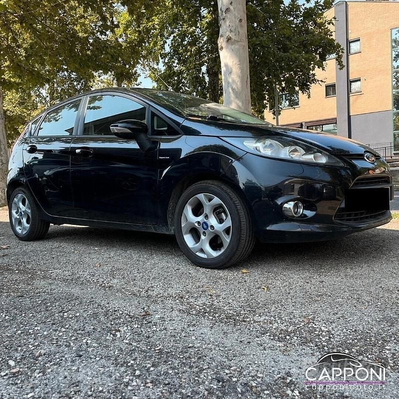 Usata Ford Fiesta 70 CV (51 kW) 2012 Nero Utilitaria