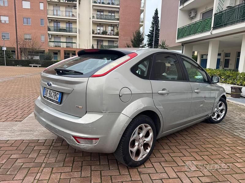 Brugt Ford Focus 90 HK (66 kW) 2009 Grå Sedan