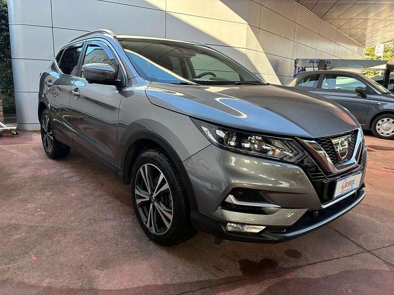 Usata Nissan Qashqai N-Connecta 110 CV (80 kW) 2017 Grigio SUV