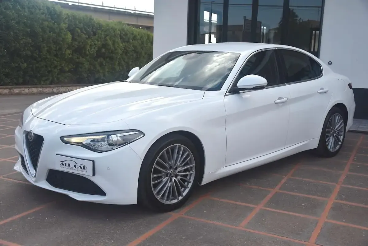 Usata Alfa Romeo Giulia Executive 190 CV (139 kW) 2018 Bianco Berlina