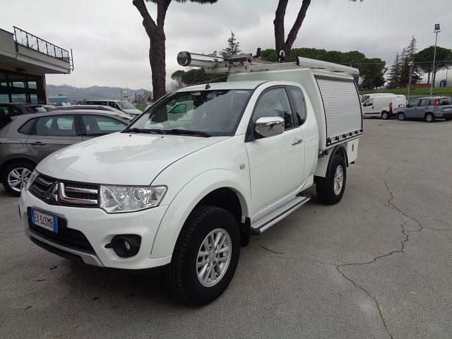 Usata Mitsubishi L200 180 CV (132 kW) 2014 Bianco Pick-up