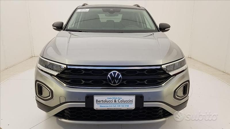 Usata VW T-Roc Life 110 CV (80 kW) 2023 Rosso SUV