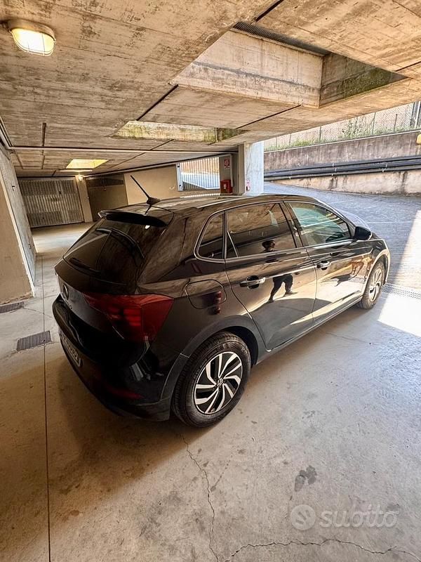 Usata VW Polo Life 95 CV (69 kW) 2024 Nero Utilitaria