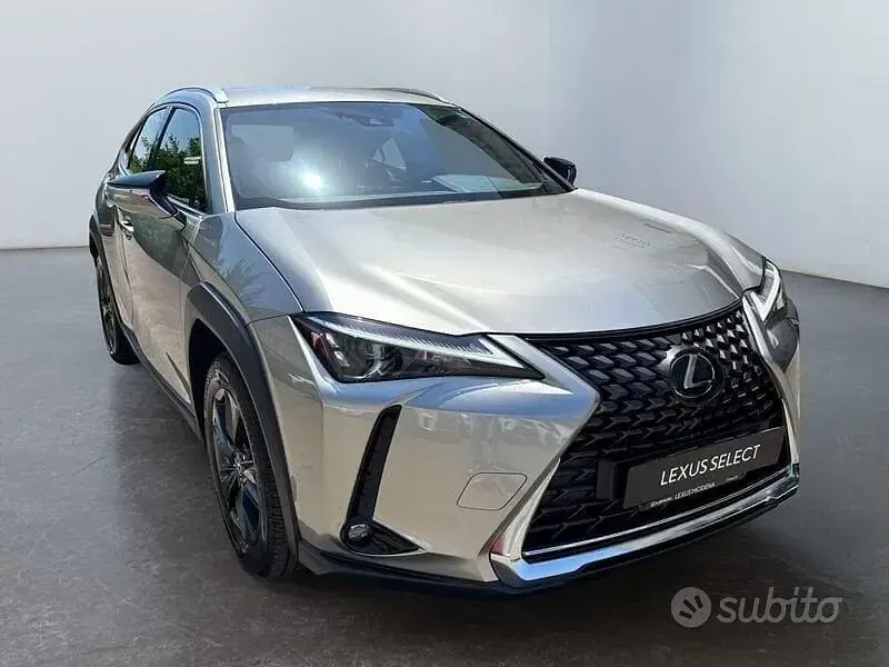 Usata Lexus UX 152 CV (111 kW) 2023 Giallo SUV