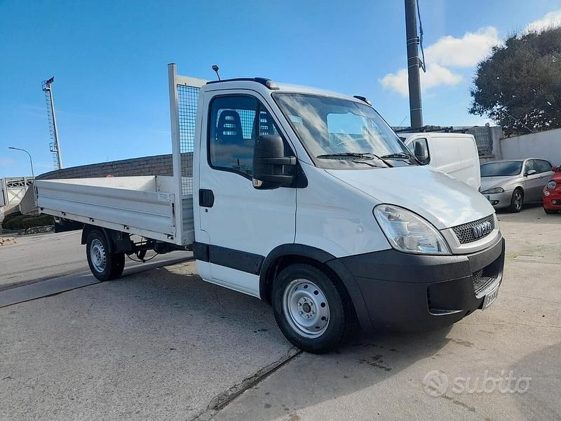 Usata Iveco Daily 106 CV (77 kW) 2011 Bianco SUV