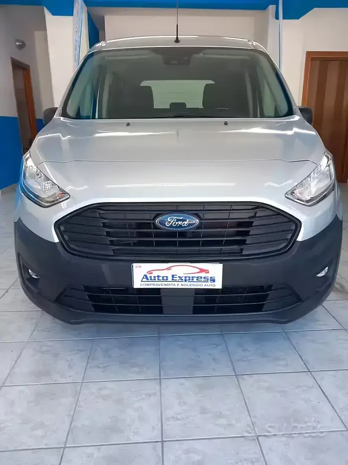Begagnad Ford Tourneo Connect 120 HK (88 kW) 2019 Grå Minibuss