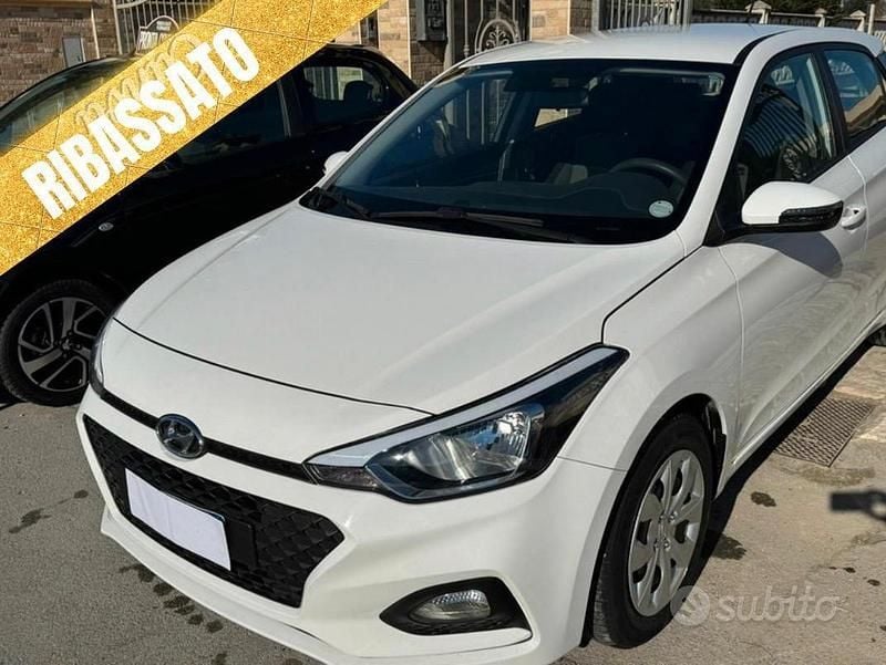 Bianco Usata 2019 Hyundai i20 Tre volumi | 8490 € (Ottimo prezzo) - Immagine 1/4