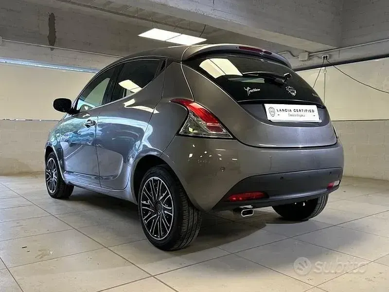 Usata Lancia Ypsilon Gold 70 CV (51 kW) 2023 Nero Utilitaria