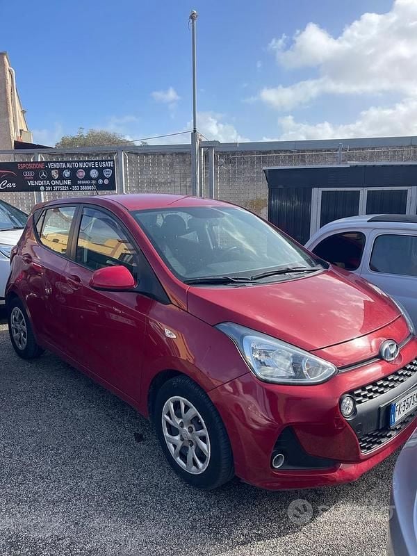 Usata Hyundai i10 Style 66 CV (48 kW) 2018 Rosso Utilitaria